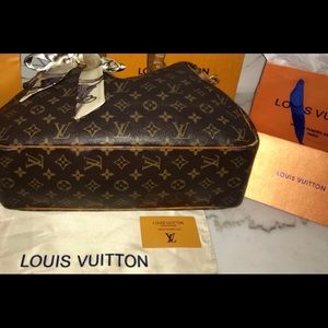 - Louis Vuitton Batignolles Monogram
